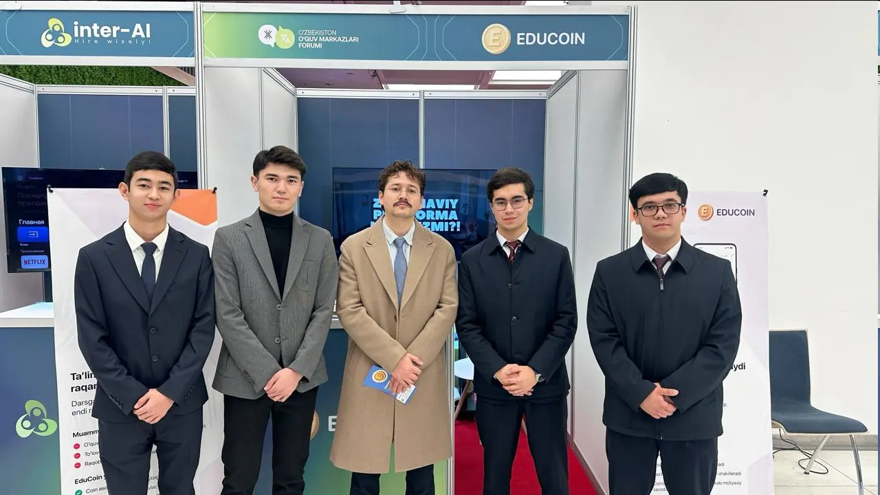 EduCoin jamoasi ko‘rgazma stendida